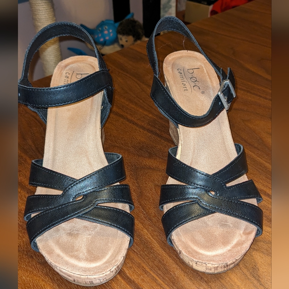 Born BOC black strappy sandals